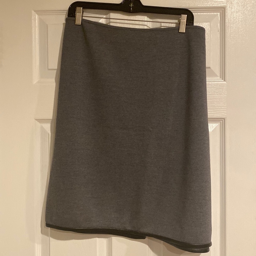 ST. JOHN Collection Size 18 Chic Grey Wool Blend Grey Short Skirt!